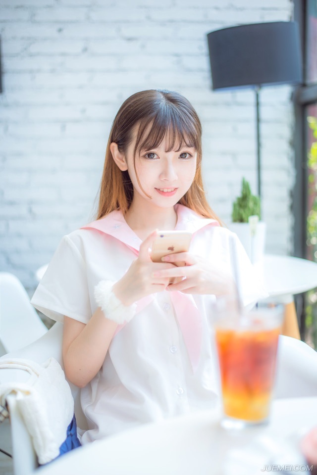 张任正在营帐里查看军饷数目，突然得知刘璝回来，也是心中一喜，自刘璝离开这一个多月来，张任的日子不太好过，不断有不利的言论从成都那边传来，一开始只是将领，到后来，这些不利的言论已经开始向军中蔓延，尤其是不少将领也在其中煽风点火，若非张任有足够的威望暂时镇压得住，这阆中大营不用敌人来攻，恐怕自己就得先乱了。